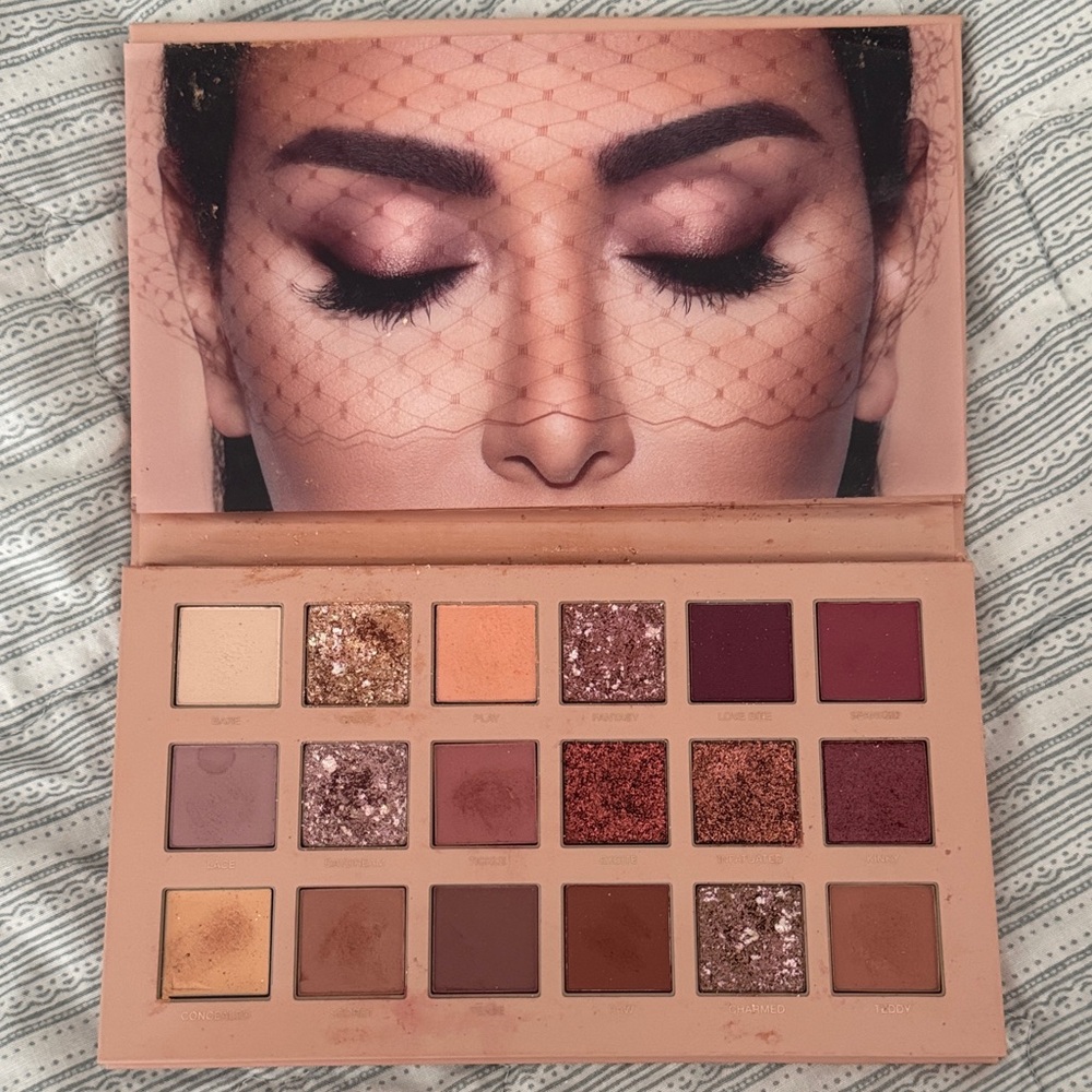 HUDA BEAUTY Eyeshadow Palette - Cream, Gold, Pink, and Brown Tones